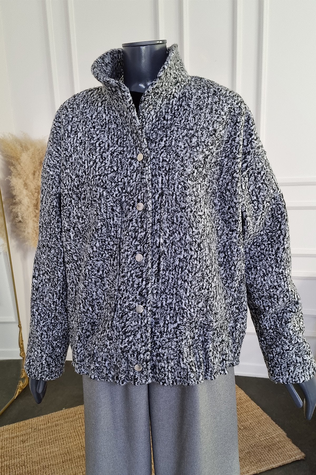 Veste oversize en bouclette à boutons-pression sur le devant