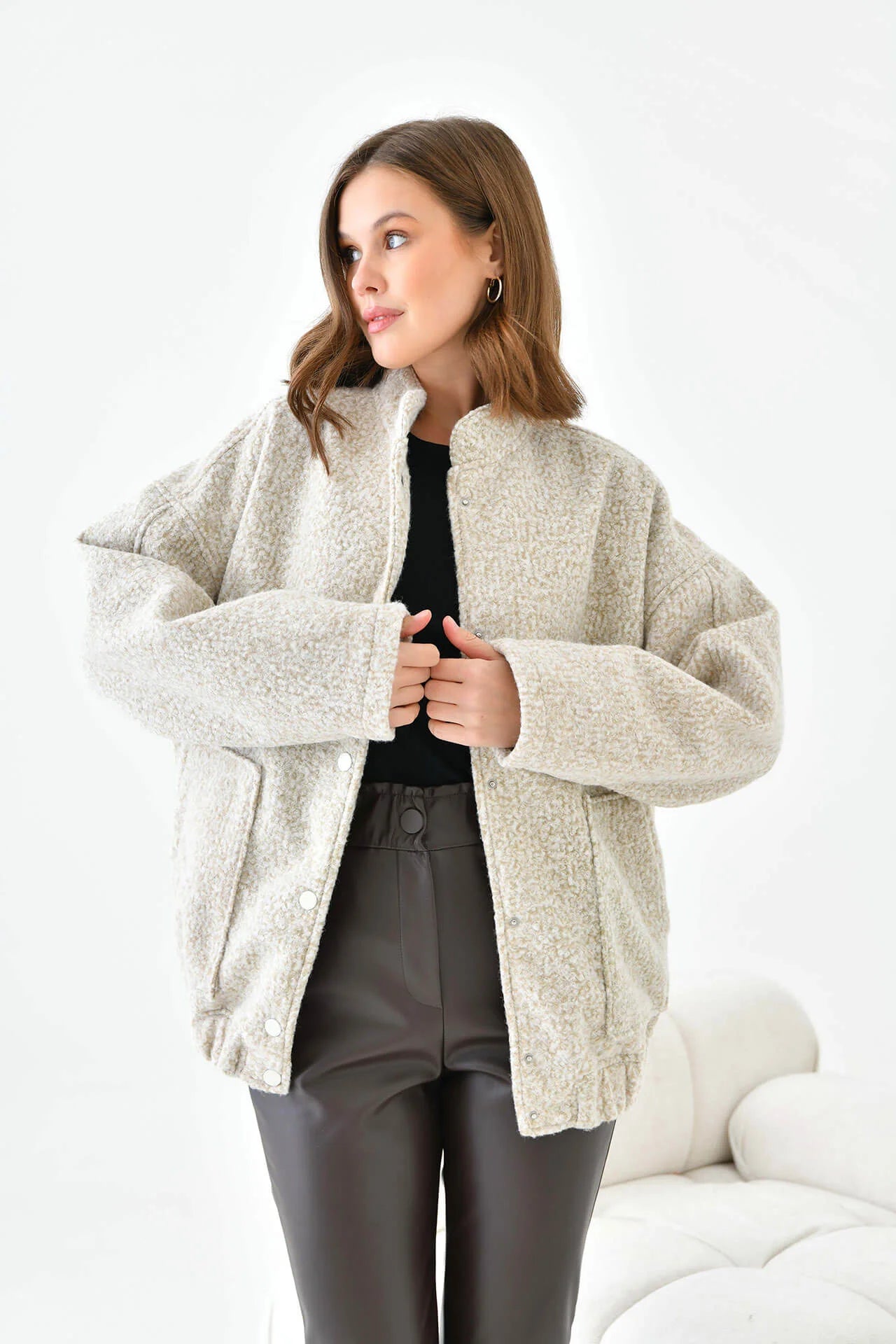 Veste oversize en bouclette à boutons-pression sur le devant