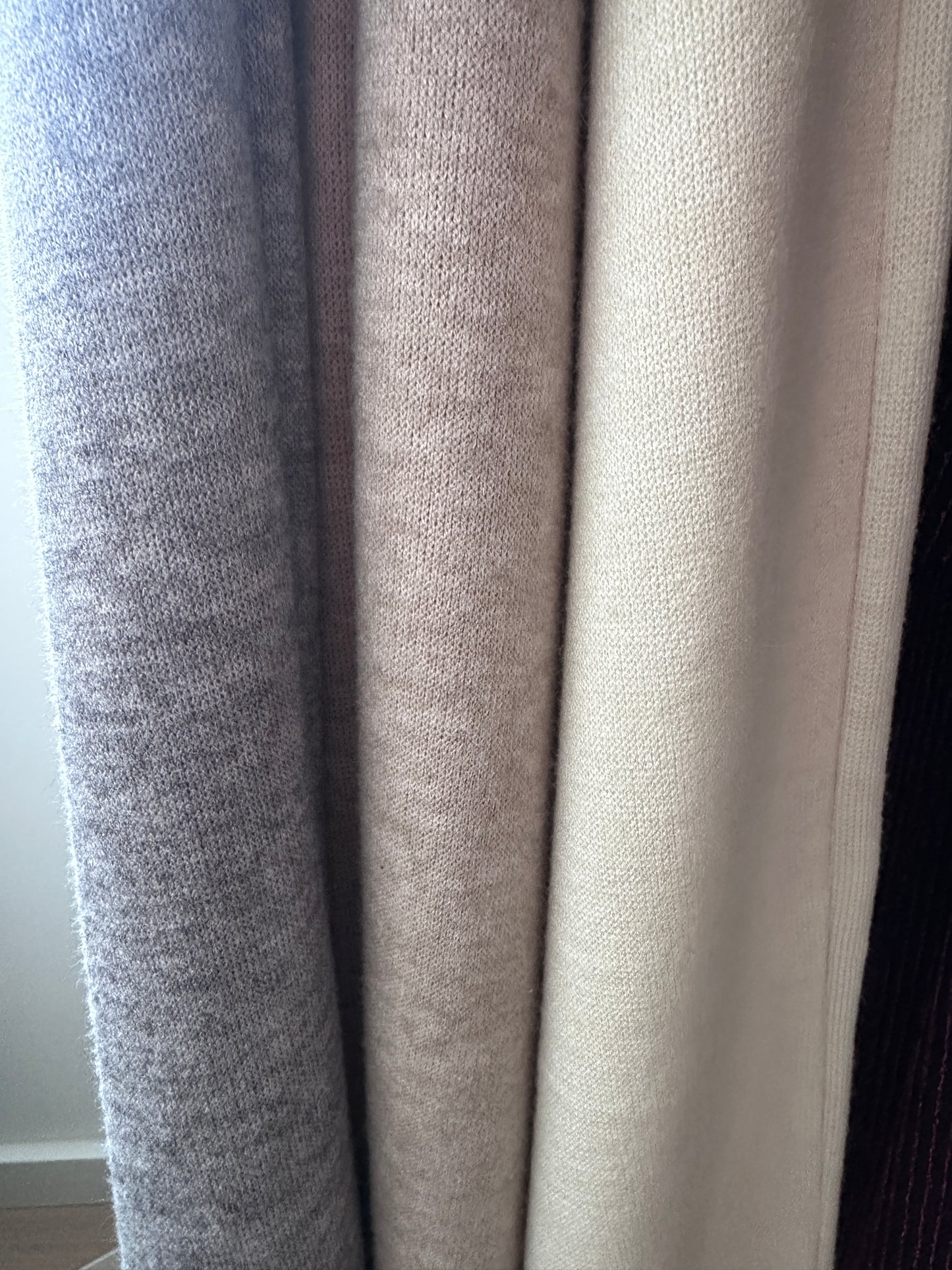 Ensemble sans manches gris à col roulé en tissu doux